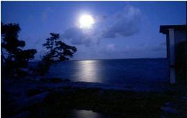 Moon rise over Manihiki