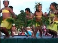 Young Cook Islanders dancing