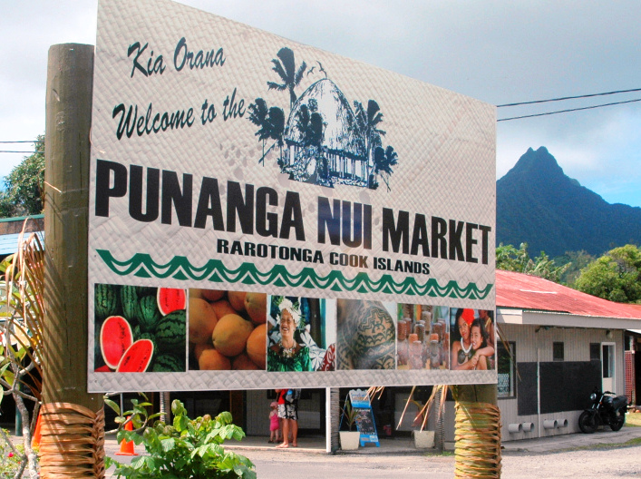 Punanga Nui market