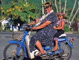 Geting round Rarotonga on a moped